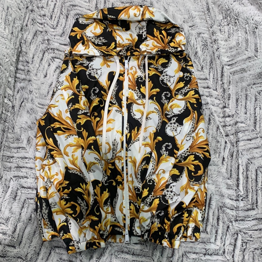 Versace windbreaker. Excellent condition. Worn twice. Size 42.